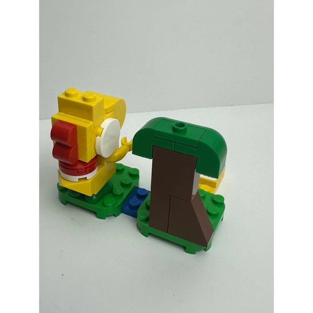 LEGO Super Mario Yellow‎ Yoshi's and Tree